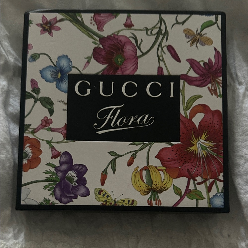 Gucci Flora Silver compact mirror